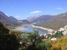 Figura 4 Veduta della valle del Fiume Sangro